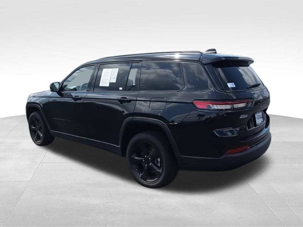 Used 2023 Black Jeep Altitude image 9