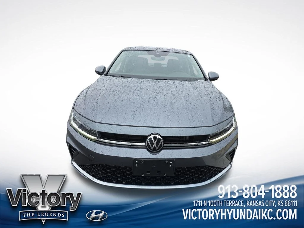 Used 2025  Volkswagen 1.5T SE image 8