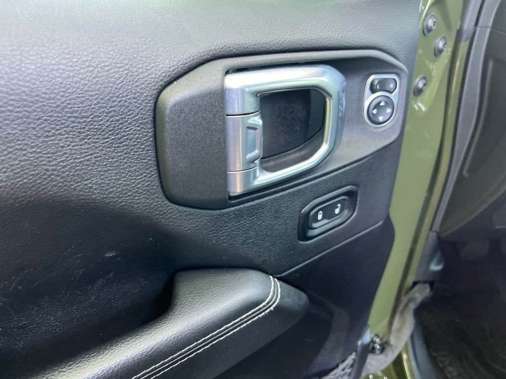 Used 2021 Green Clearcoat Jeep Overland image 30
