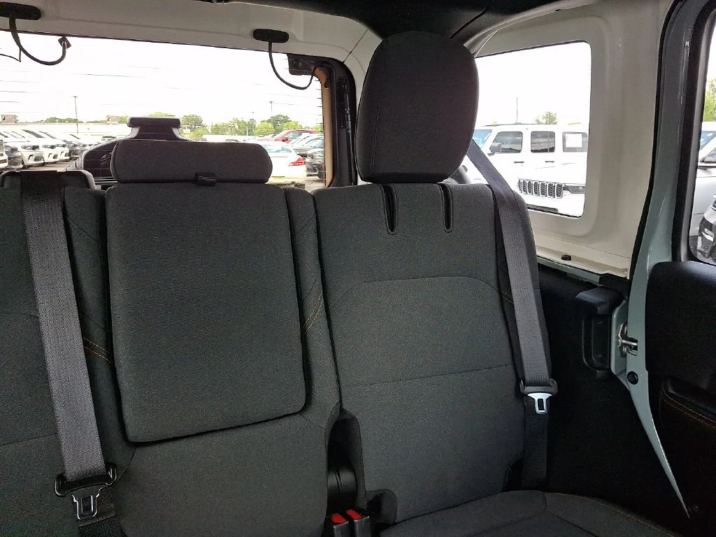 Used 2024 Earl Clearcoat Jeep Sahara image 21