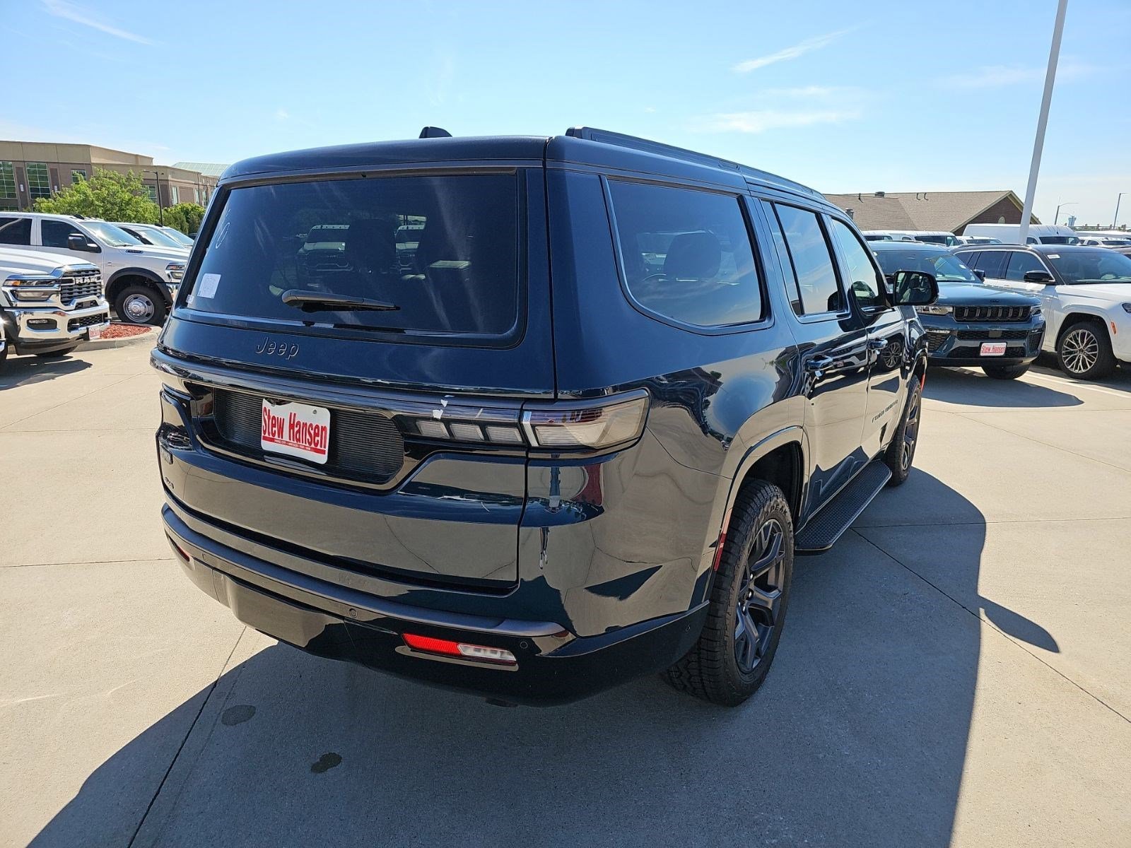 New 2026 Fathom Blue Pearlcoat Jeep Upland image 5