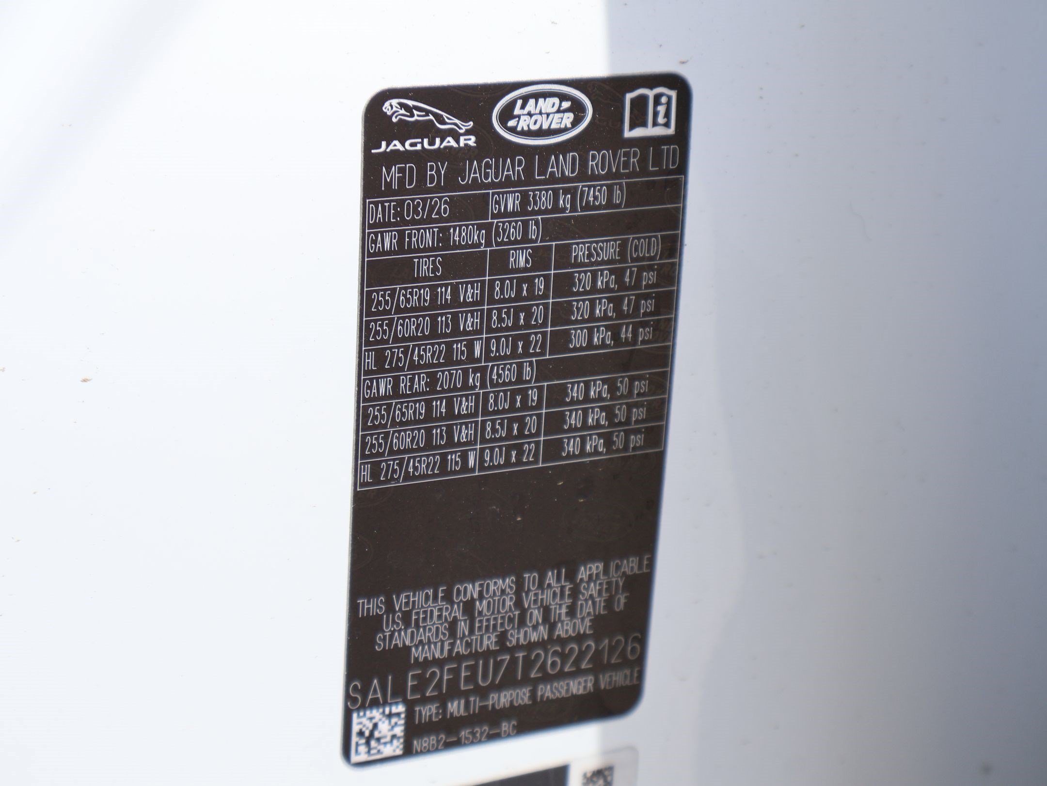 New 2026 Fuji White LAND ROVER P400 X-Dynamic SE image 18