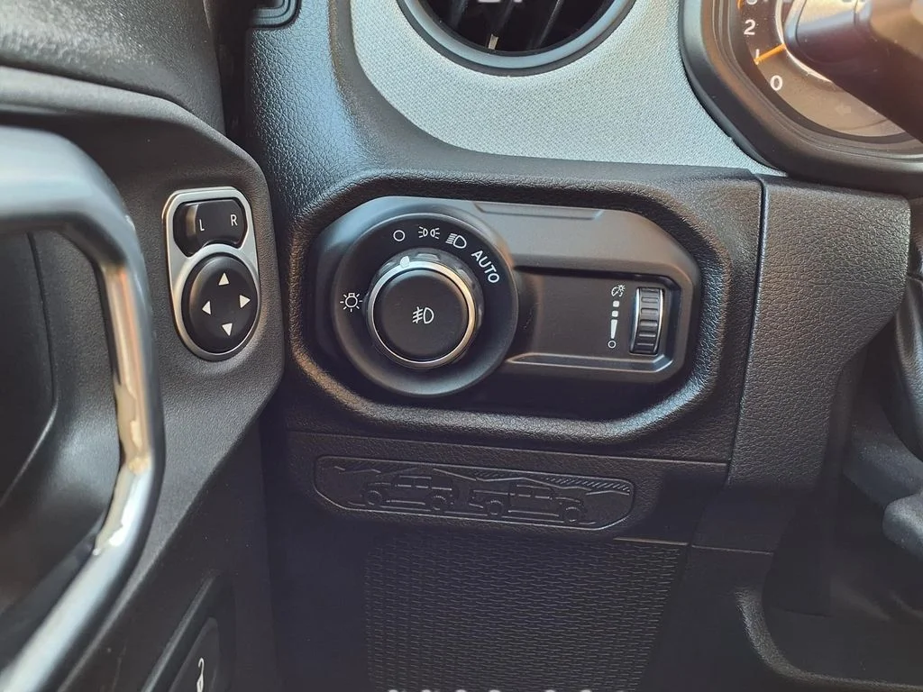 Used 2024 Gray Jeep Sport S image 17