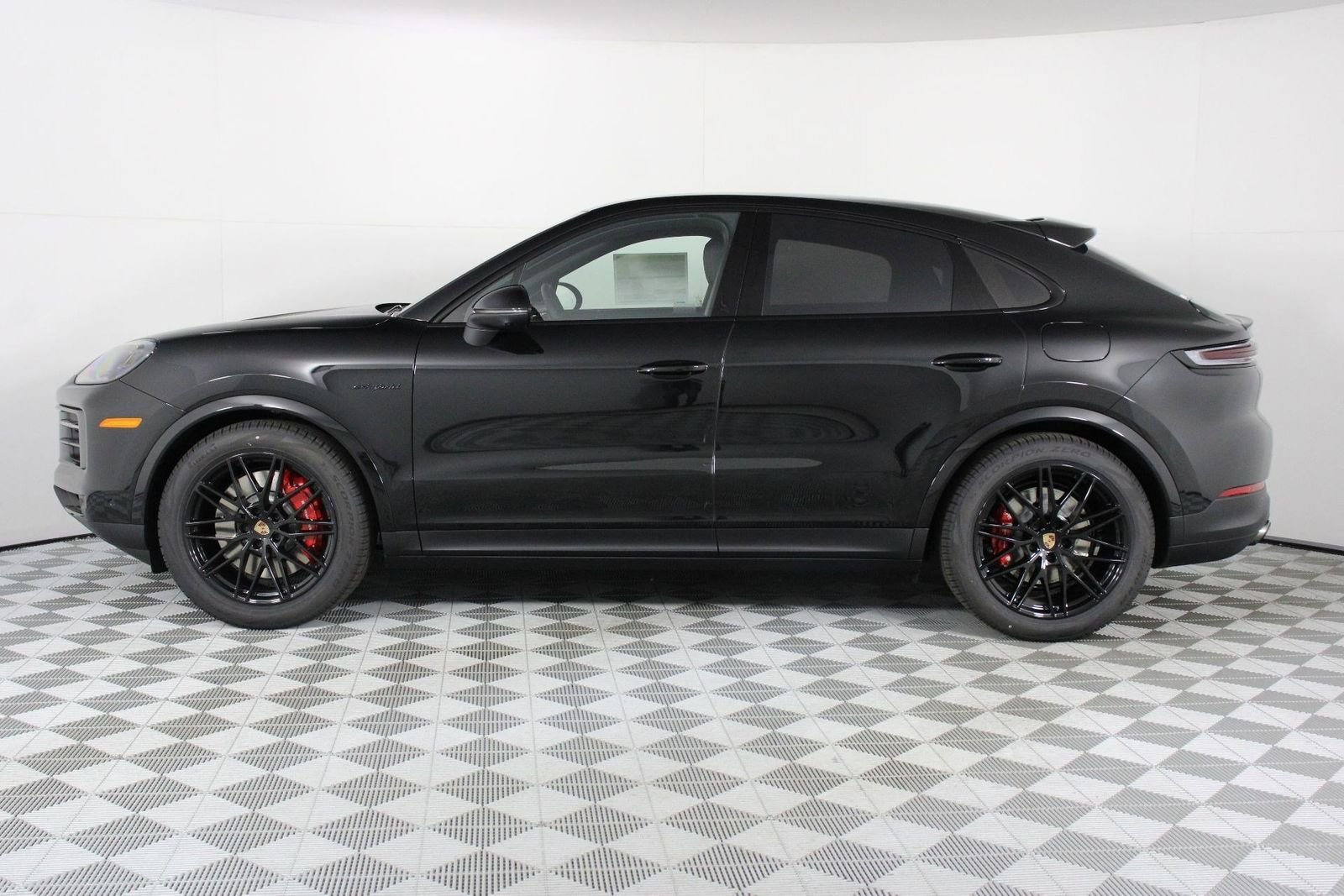 2026 Porsche Cayenne Coupe S E-Hybrid - Photo 2