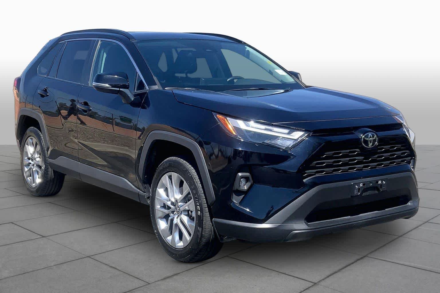 Used 2025 Midnight Black Metallic Toyota XLE Premium image 3