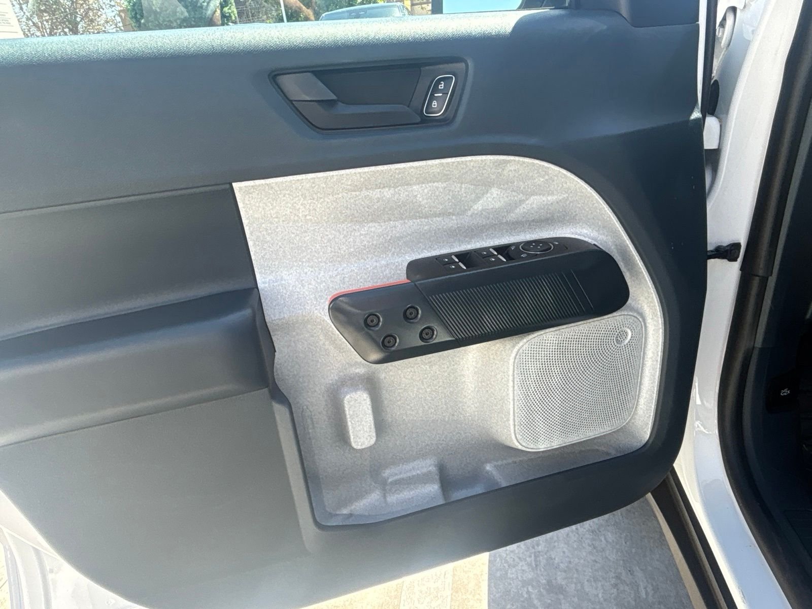 Used 2024 Oxford White Ford XLT image 9