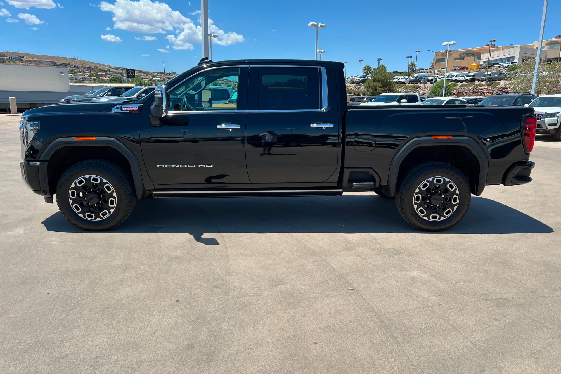 Used 2024 Onyx Black GMC Denali image 2