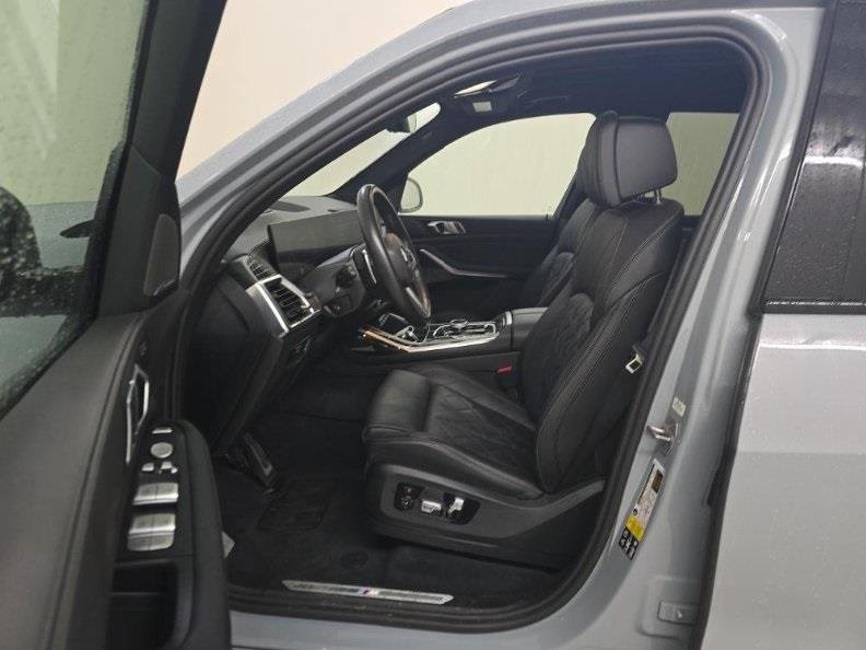 2023 BMW X7 - Image 4