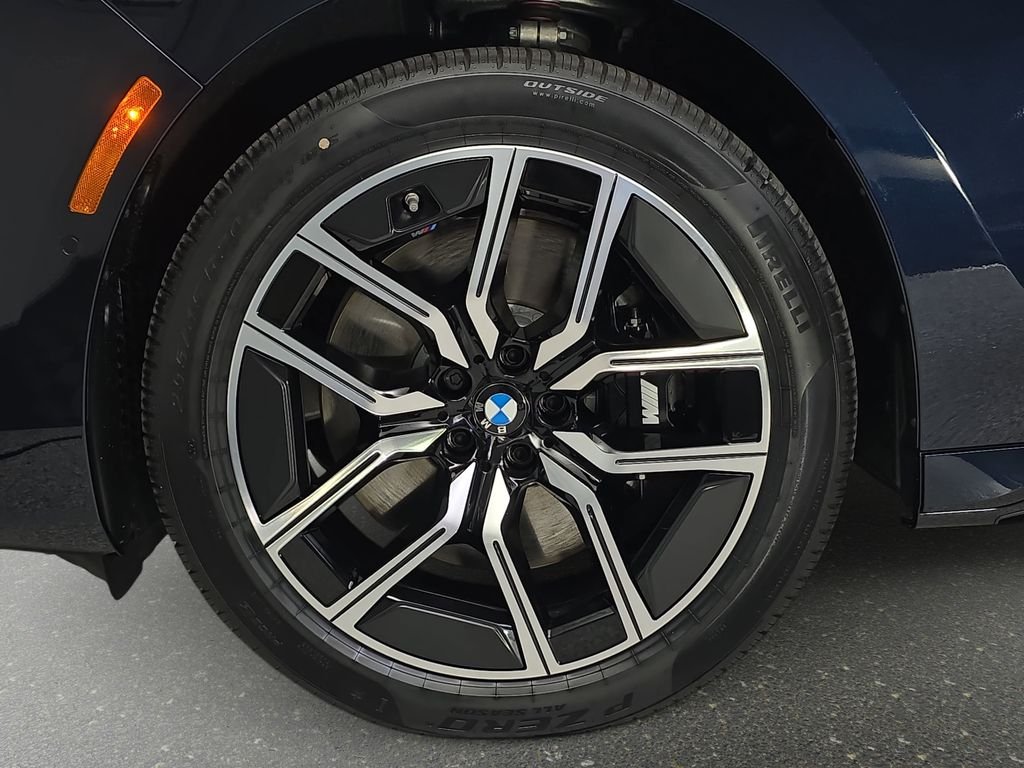 2026 BMW 7 Series 760i - Photo 32