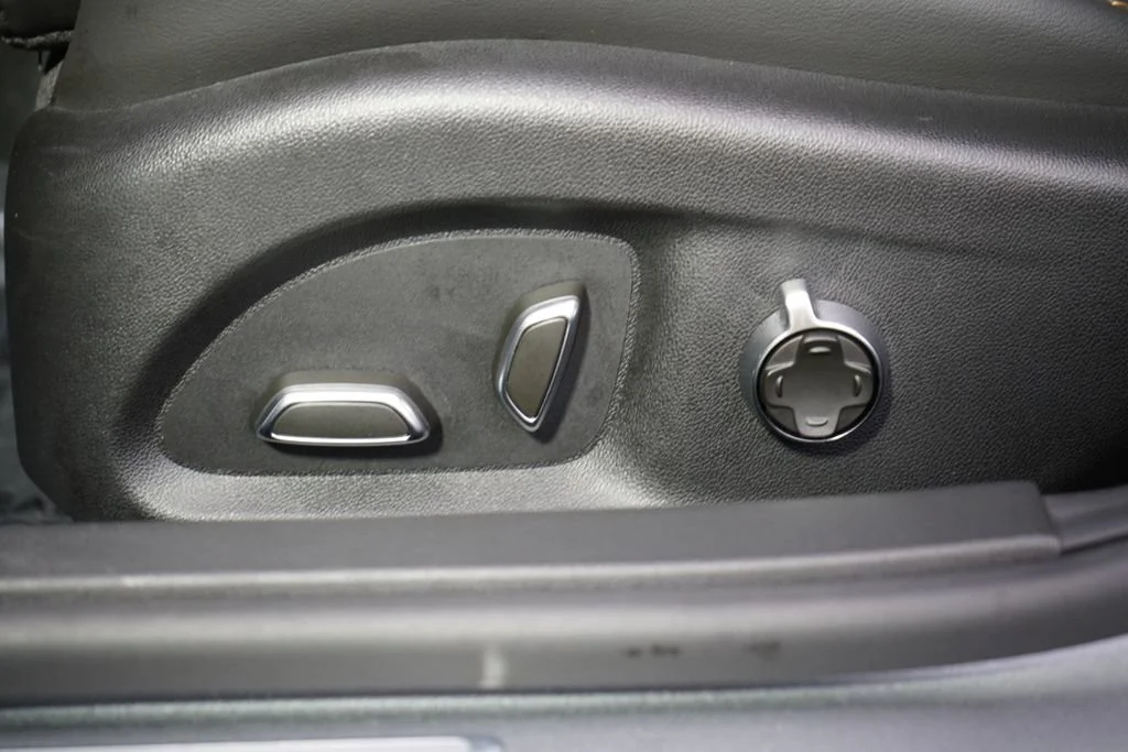 Used 2023 Argent Silver Metallic Cadillac Sport image 14
