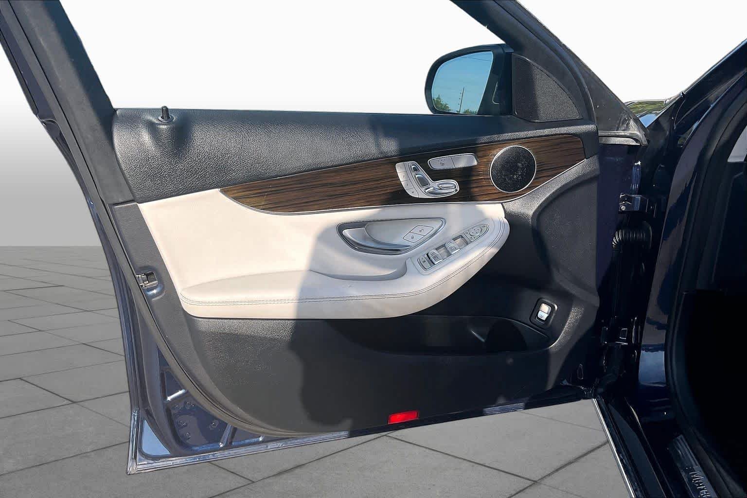 Used 2016 Lunar Blue Metallic Mercedes-Benz C 300 image 17