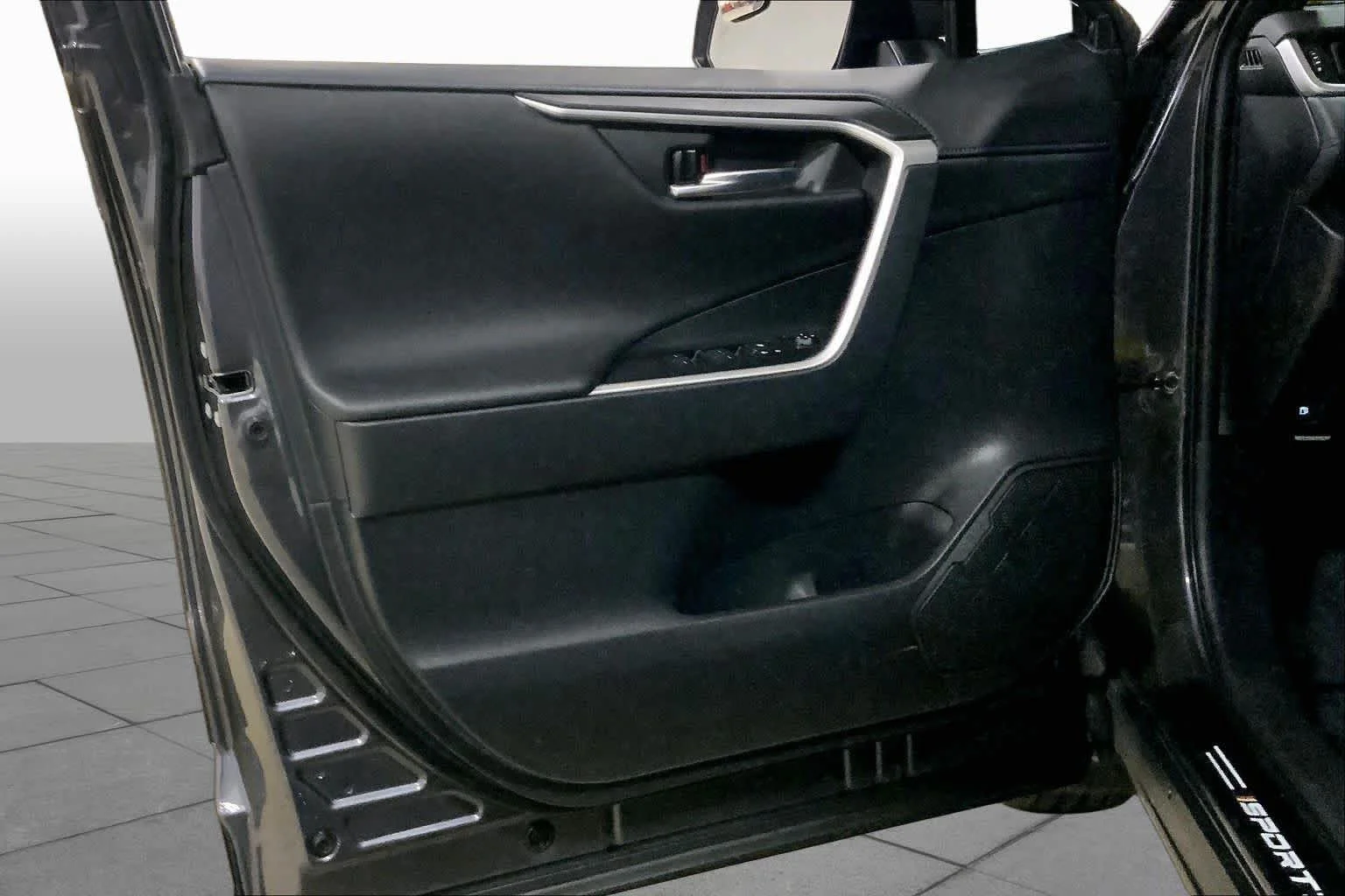 Used 2025 Magnetic Gray Metallic/Midnight Black Metallic Toyota Hybrid XSE image 22