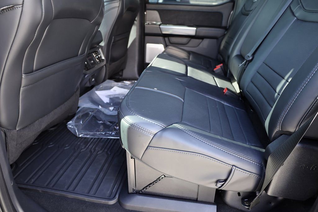 2025 Ford F-350 Super Duty Platinum - Photo 17