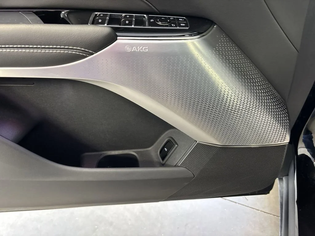 2025 Cadillac LYRIQ Luxury 2 - Photo 17