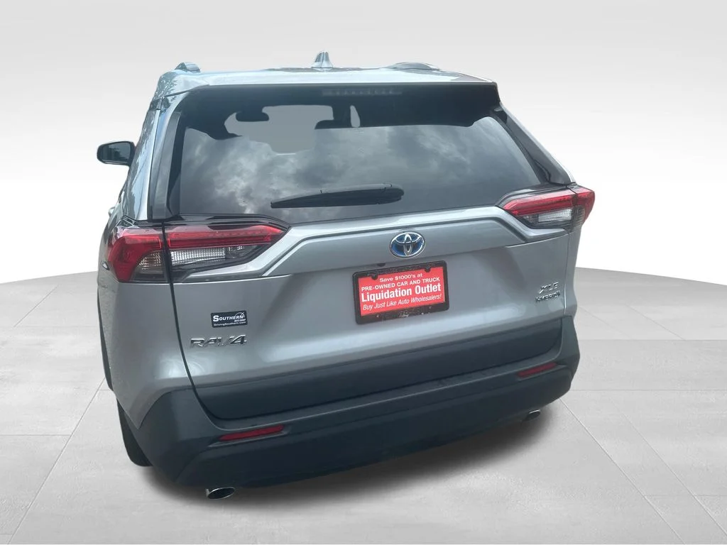 Used 2024 Silver Toyota XLE image 21