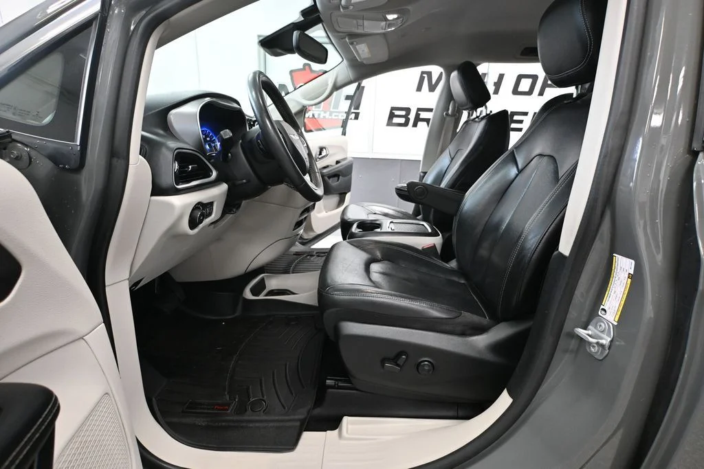 2022 Chrysler Pacifica Touring L - Photo 20
