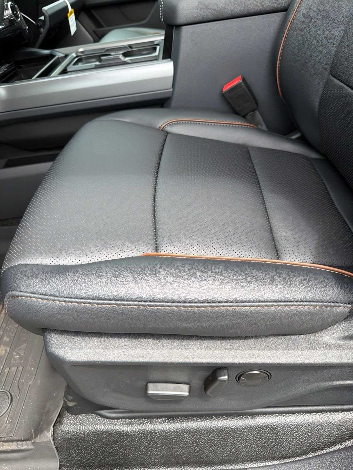 New 2026 Carbonized Gray Metallic Ford F-250® Lariat® image 22