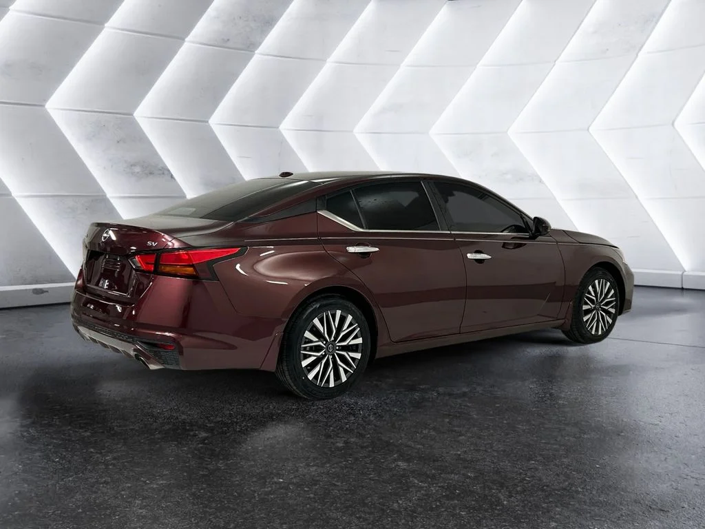 Used 2024 Red Nissan 2.5 SV image 4