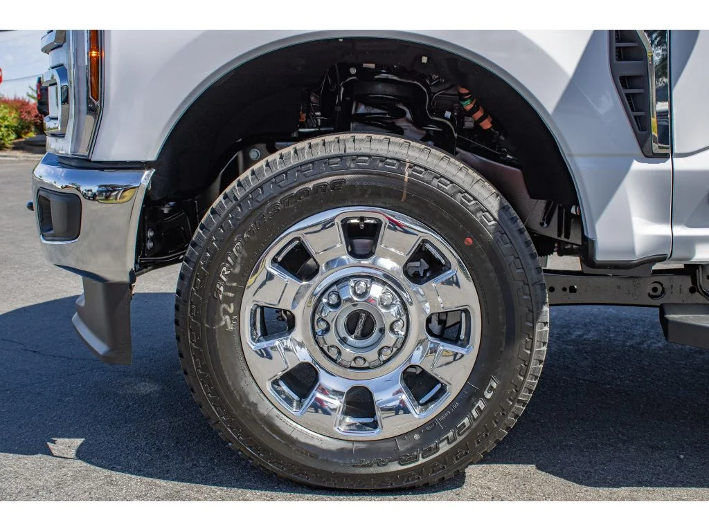 New 2026 OXFORD WHITE Ford LARIAT image 5