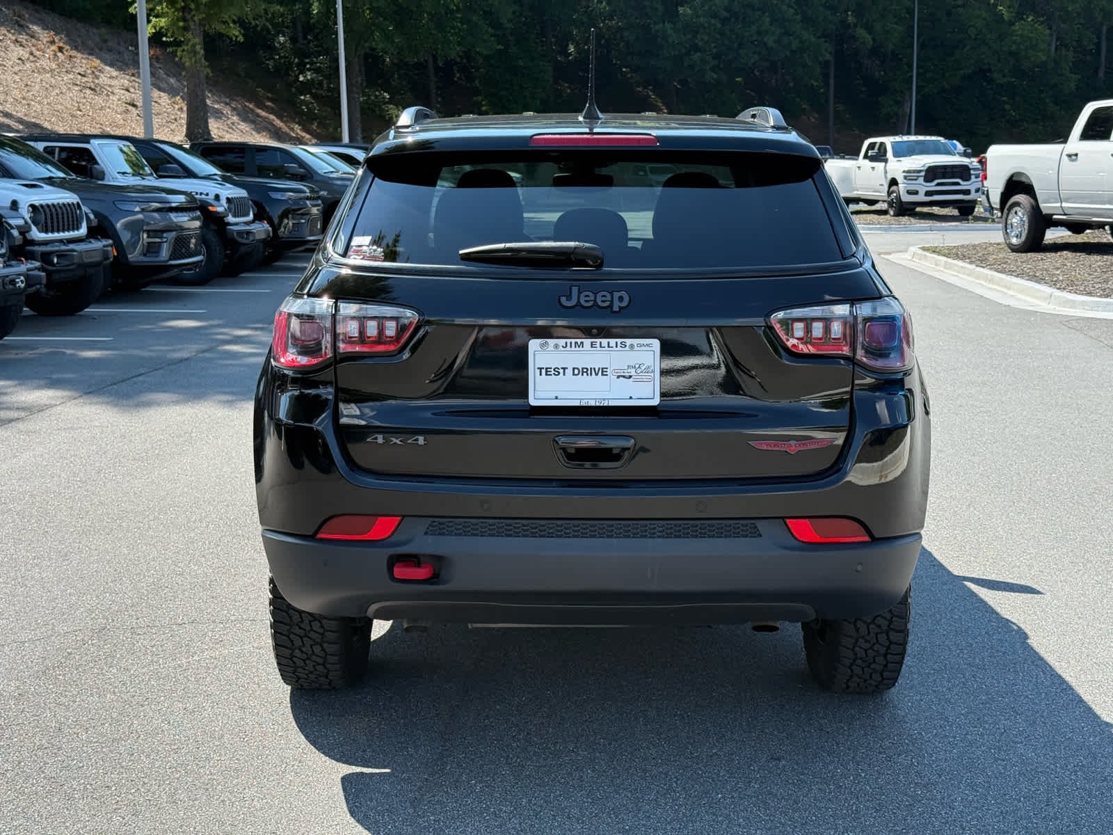 Used 2024 Diamond Black Crystal Pearlcoat Jeep Trailhawk image 4