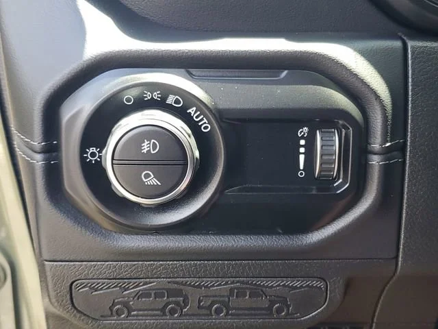 Used 2025 41 Jeep High Tide image 22