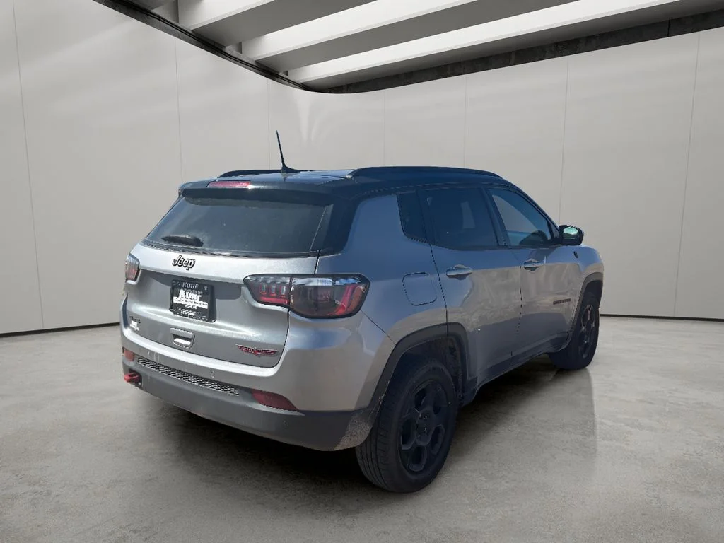 Used 2024 Silver Zynith Metallic Clearcoat Jeep Trailhawk image 6