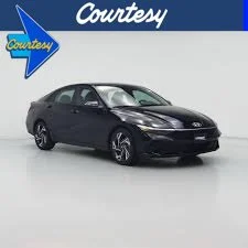 Used 2025 Black Hyundai SEL Convenience image 1