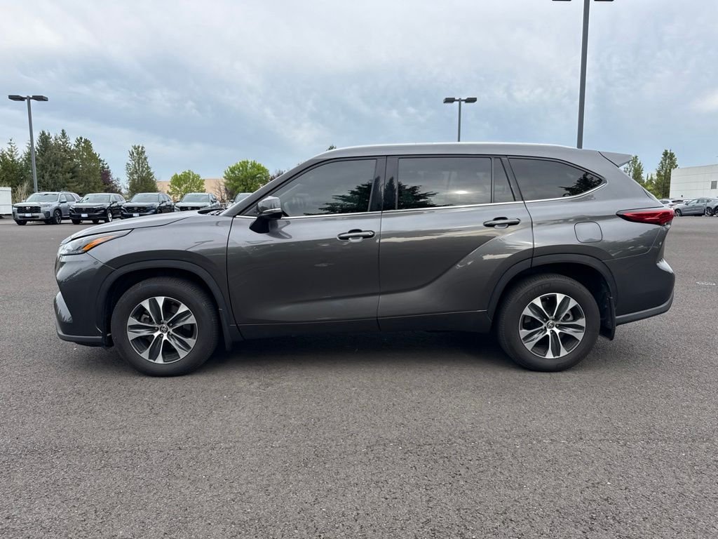 Used 2022 Magnetic Gray Metallic Toyota XLE image 3