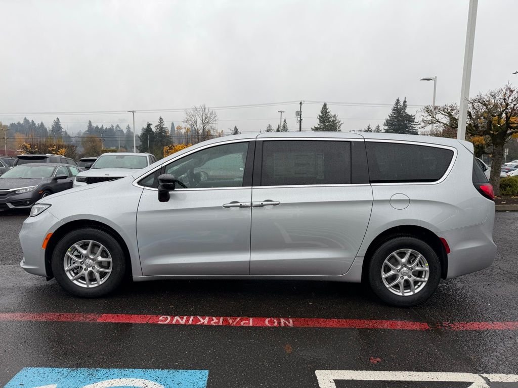 New 2026 Silver Mist Clear-Coat Exterior Paint Chrysler Select image 5