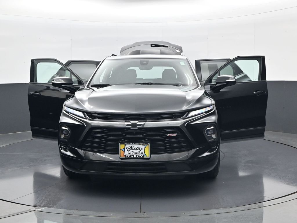 Used 2025 Black Chevrolet RS image 31