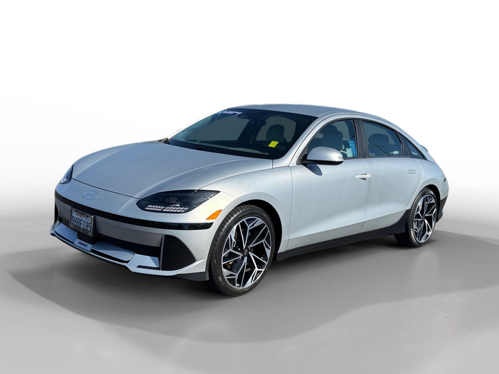 Used 2023 Gold Hyundai SEL image 1