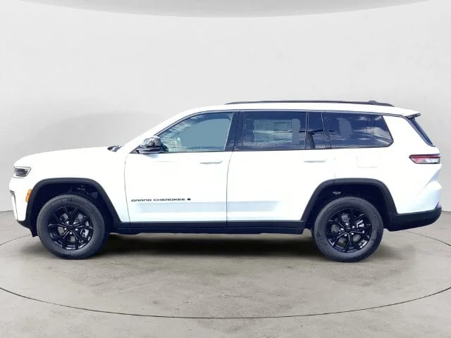 New 2026 Bright White Clearcoat Jeep L LAREDO ALTITUDE 4X4 image 2