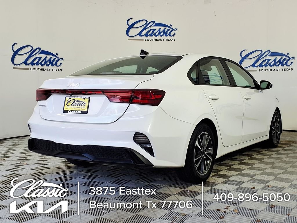 Used 2023 White Kia LXS image 6