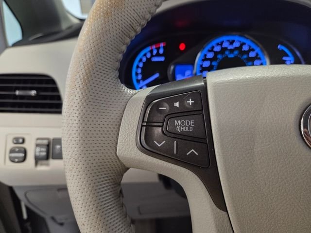 Used 2013 Silver Toyota XLE image 25