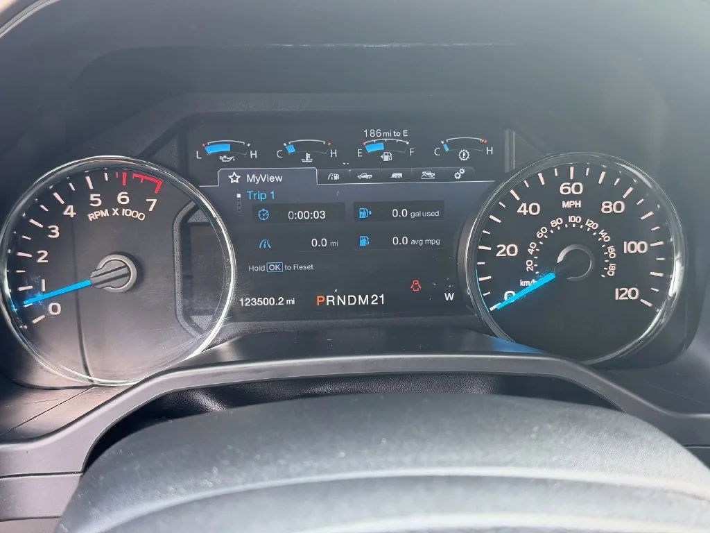 Used 2015 Silver Ford Lariat image 21
