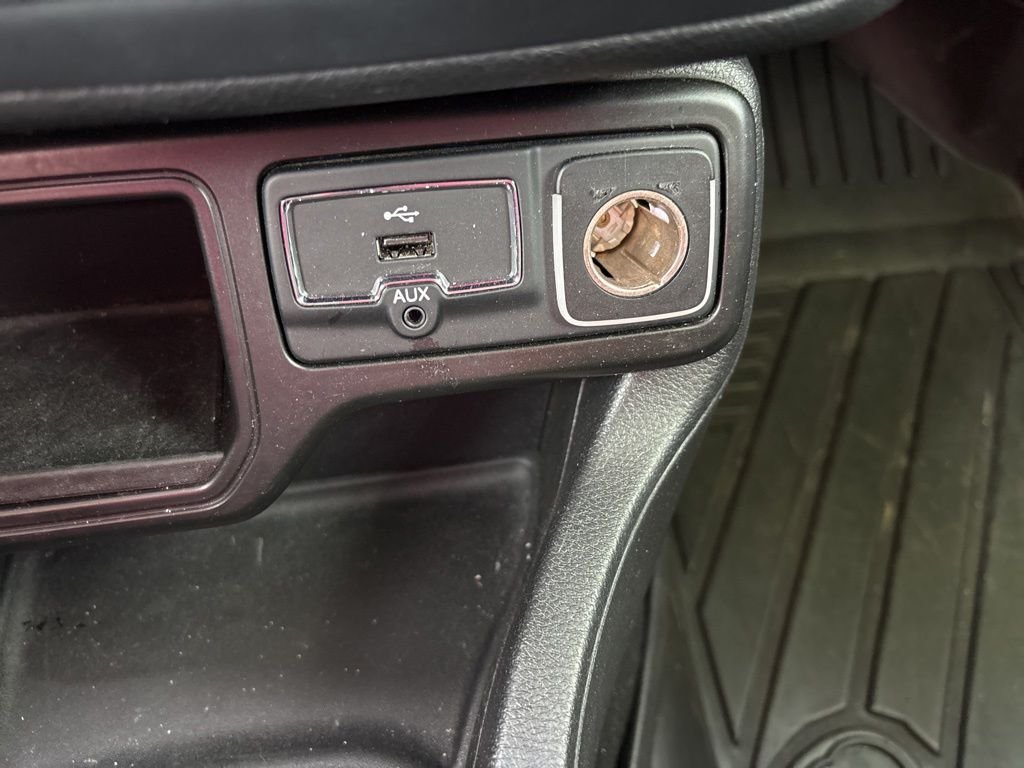 Certified Used 2018 Gray Jeep Latitude image 28