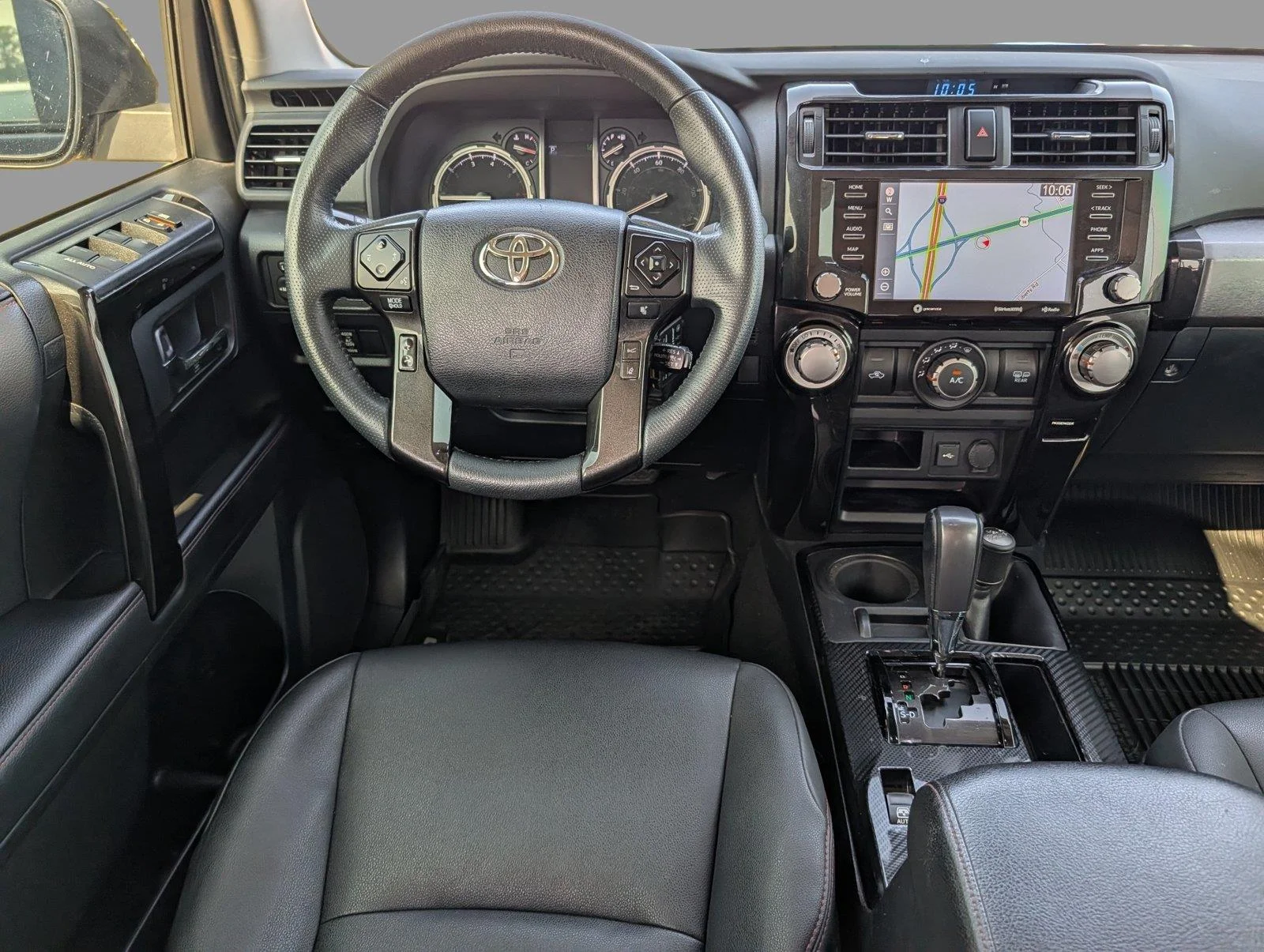 Used 2020 Midnight Black Metallic Toyota Venture image 29