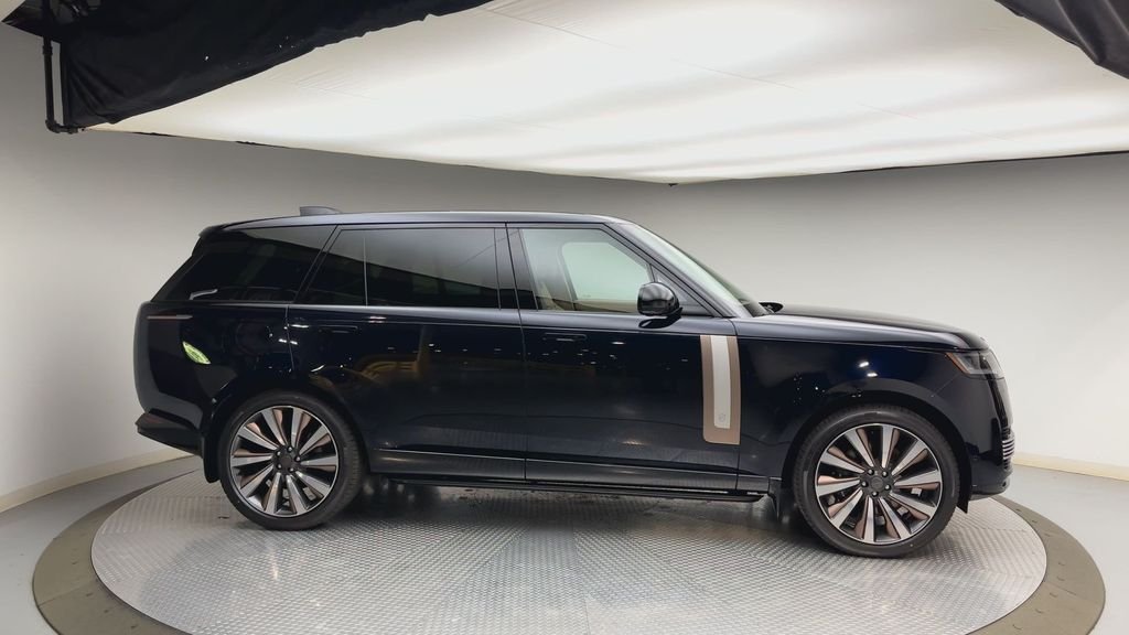 New 2026  Land Rover SV image 9