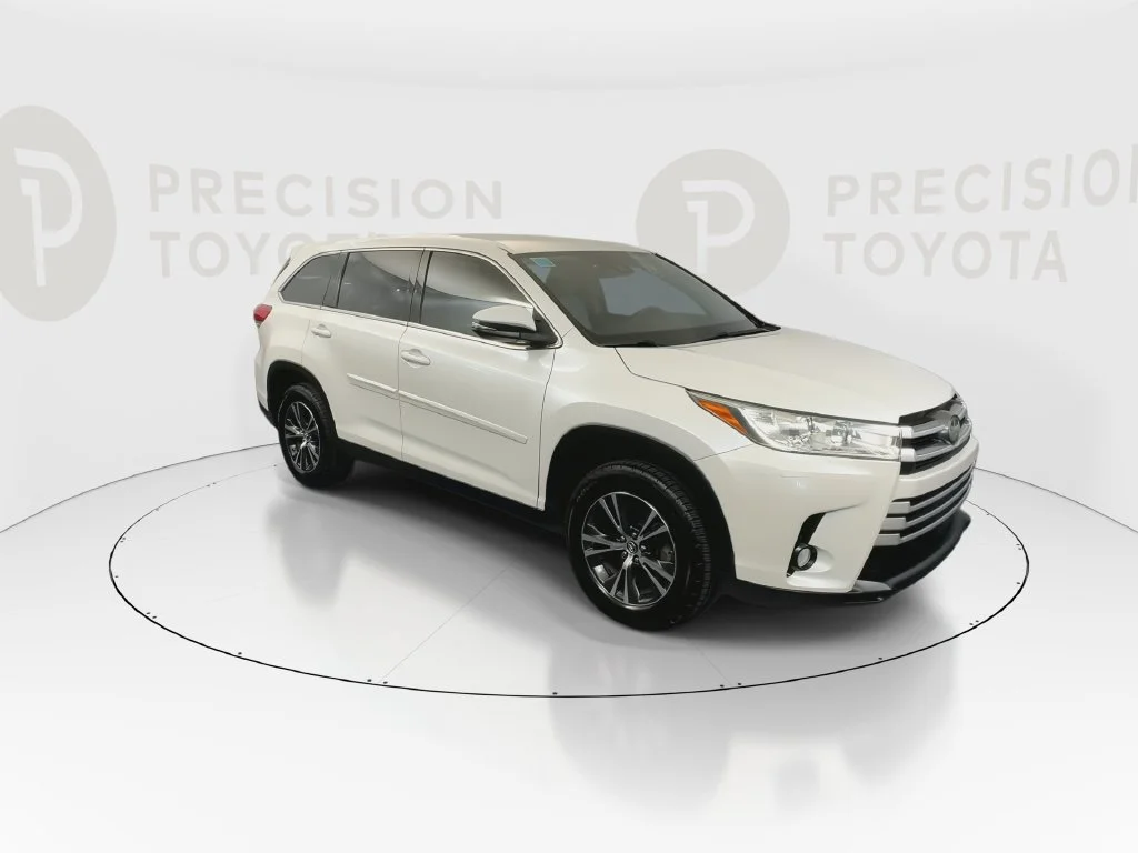 Used 2019 Blizzard Pearl Toyota LE Plus image 3