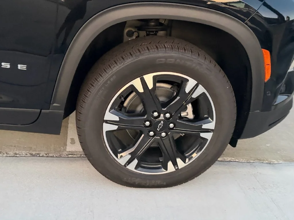 2027 Chevrolet Traverse LT - Photo 9