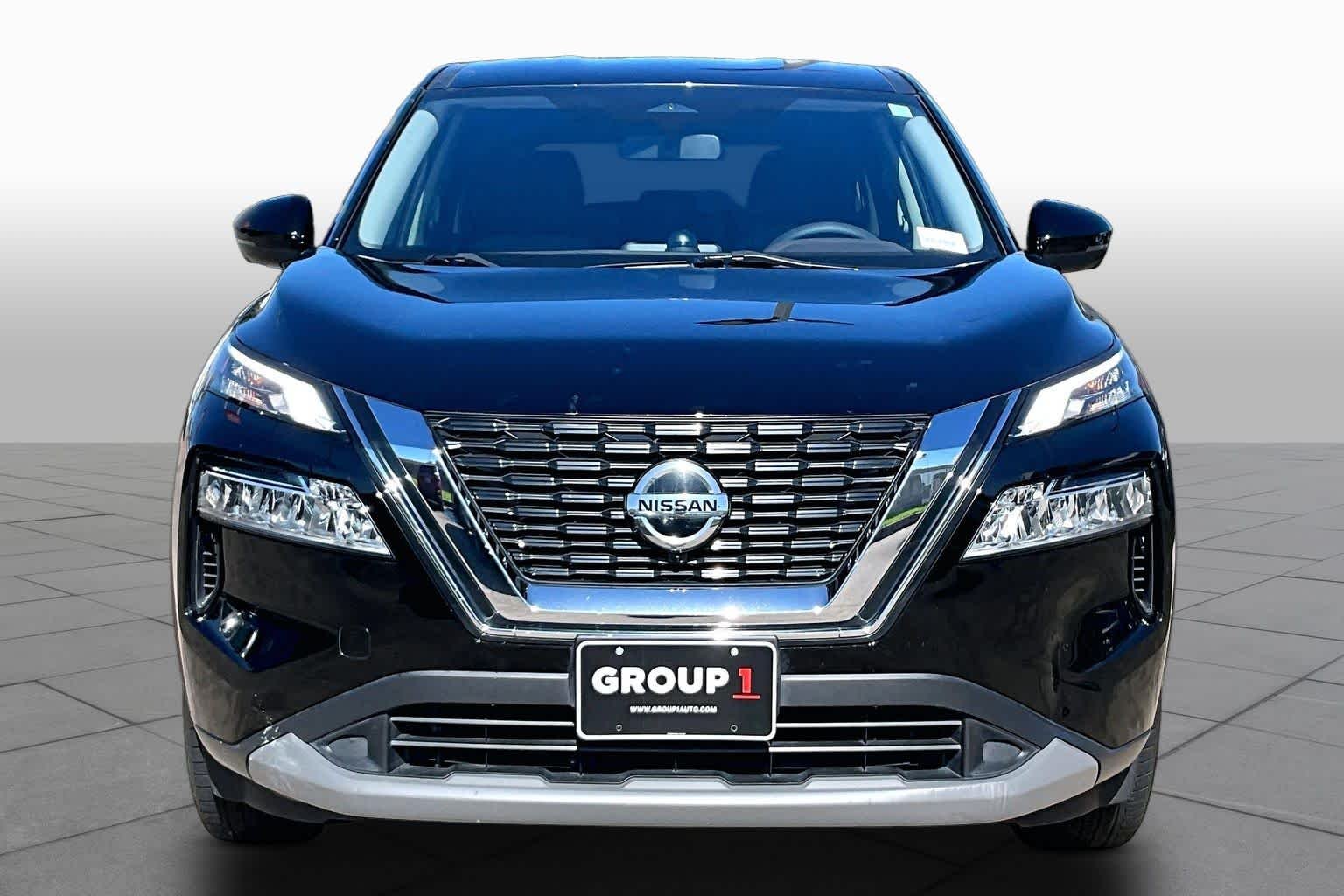 Used 2021 Super Black Nissan SV image 4