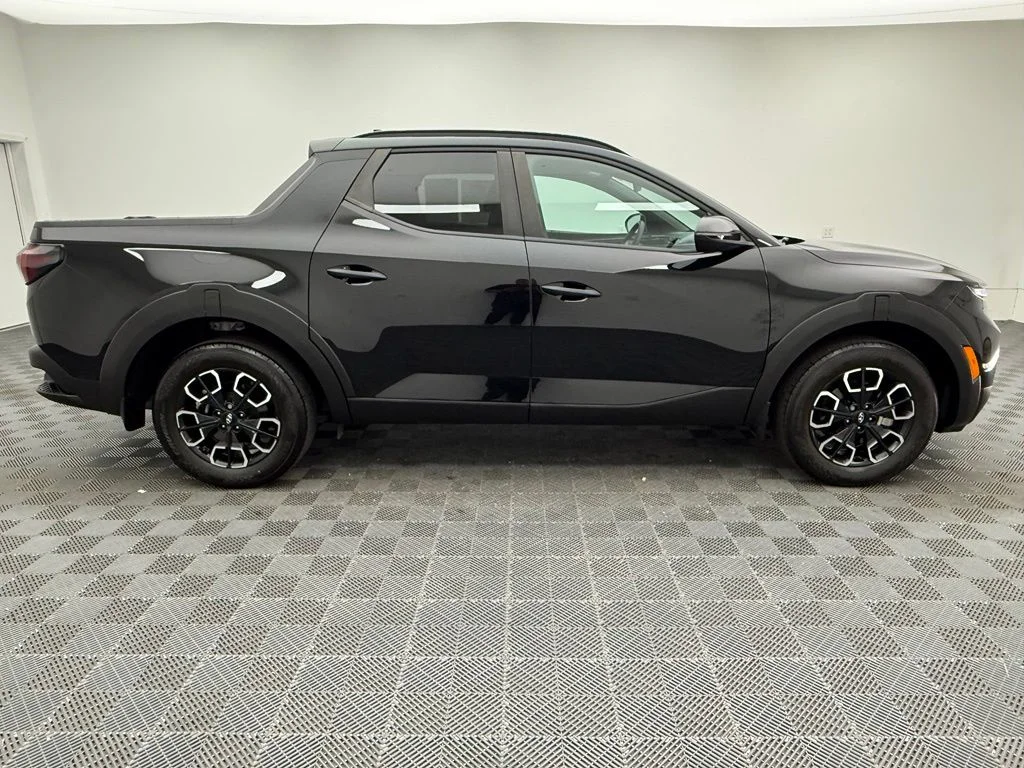 Used 2024 Black Hyundai SEL image 7