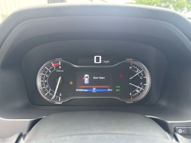 Used 2016  Honda Touring image 19