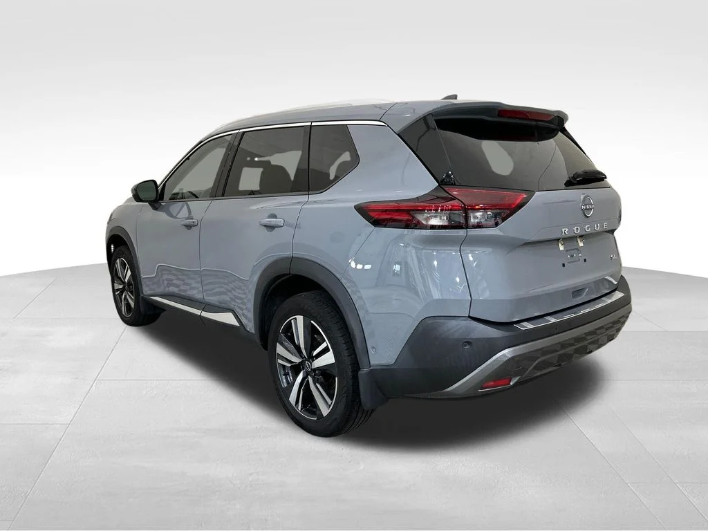 Used 2023 Gray Nissan SL image 3