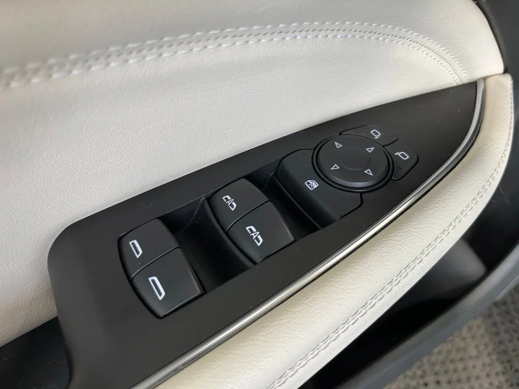Used 2019 White Buick Avenir image 5