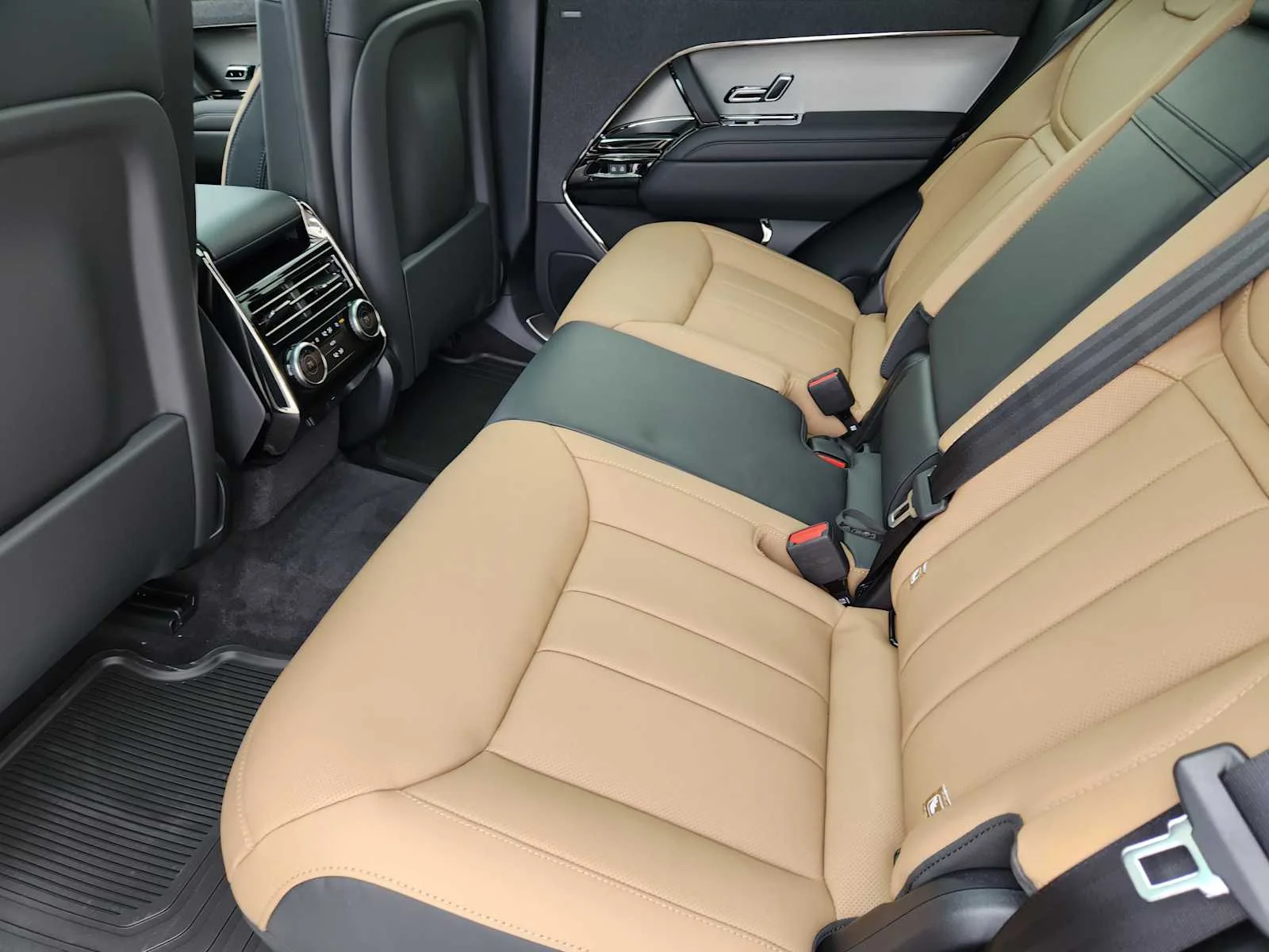 New 2026 Carpathian Grey LAND ROVER Dynamic SE image 29