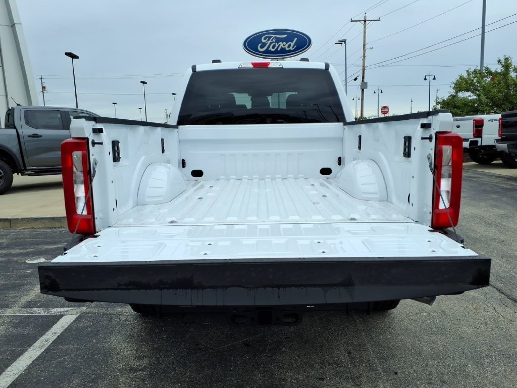 New 2027 Oxford White Ford F-250® XLT image 21