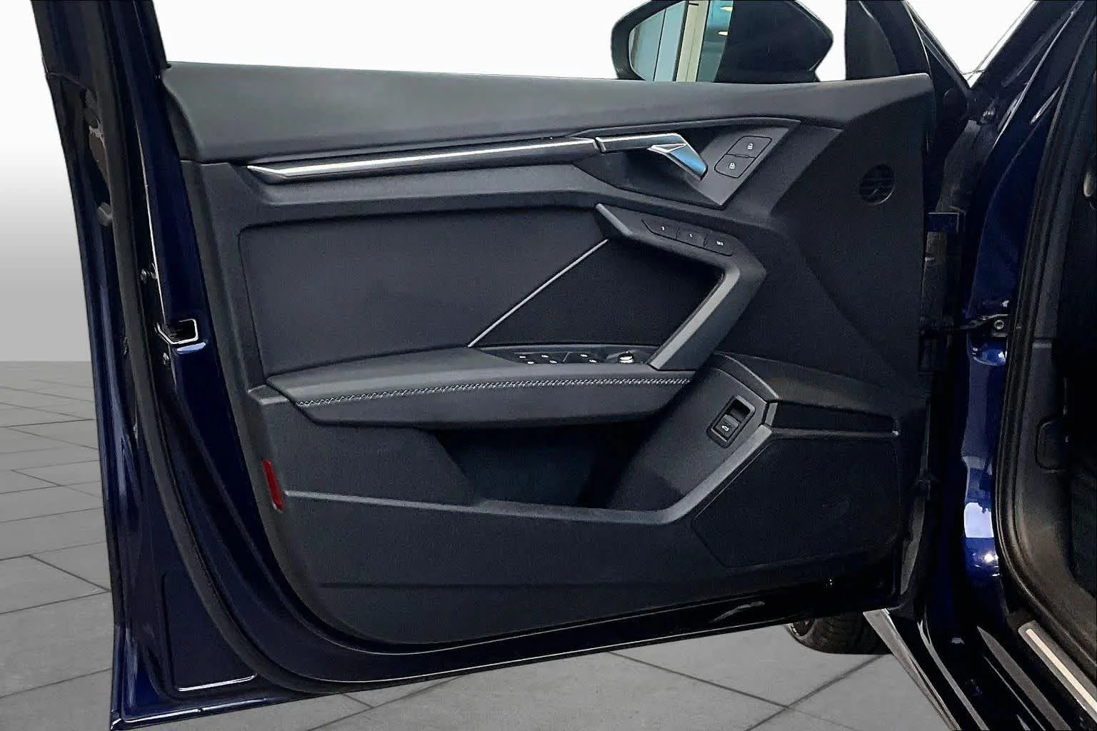 Used 2023 Navarra Blue Metallic Audi Premium image 42