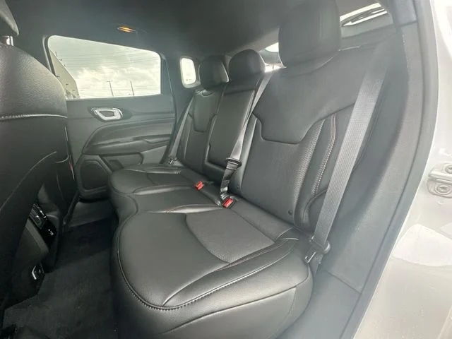New 2026 Bright White Clear-Coat Exterior Paint Jeep Trailhawk image 23