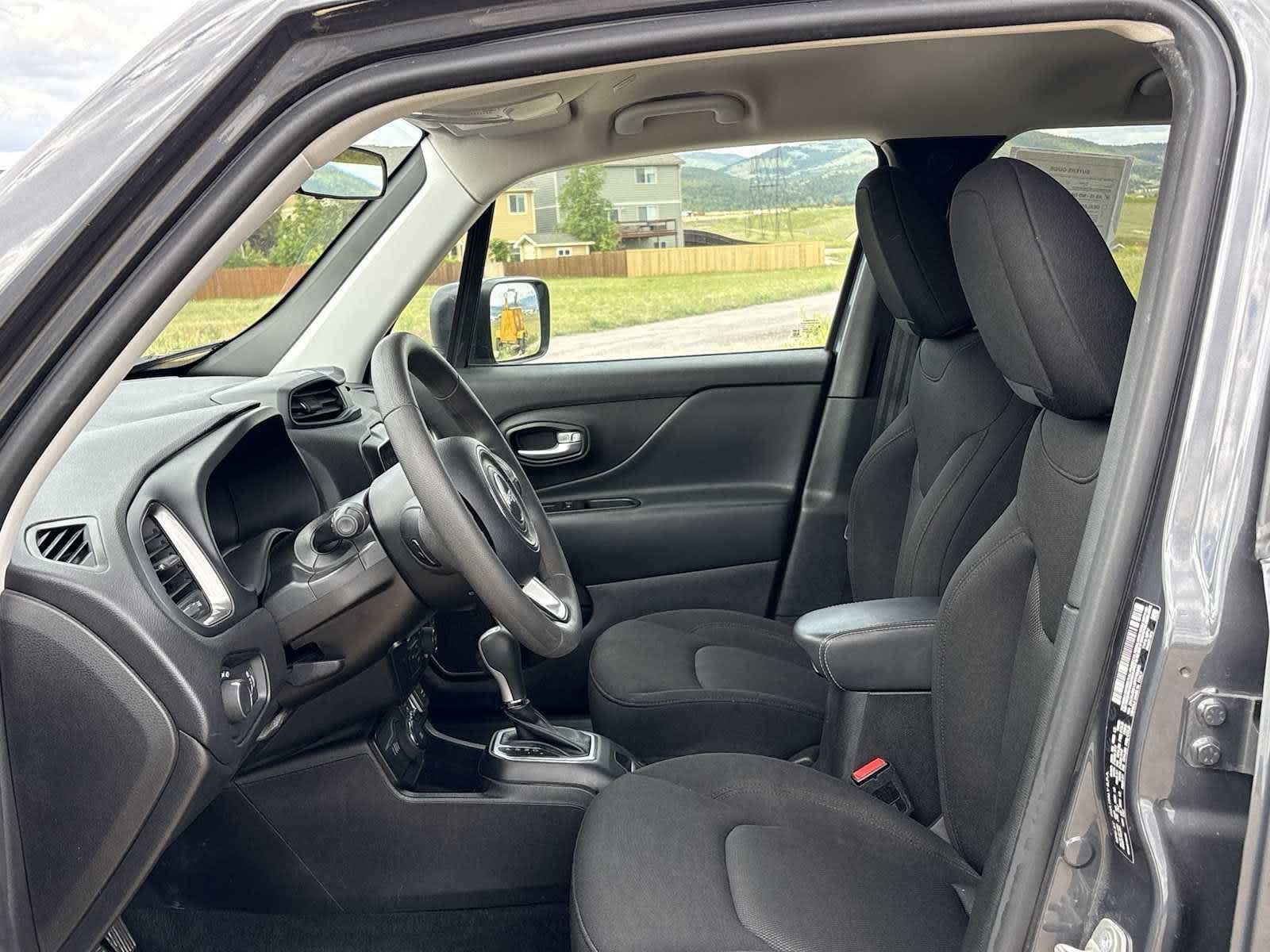 Used 2023 Graphite Gray Jeep Latitude image 7